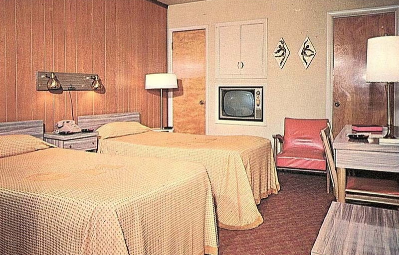 Sands Motel (Victory Inn) - Vintage Postcard (newer photo)